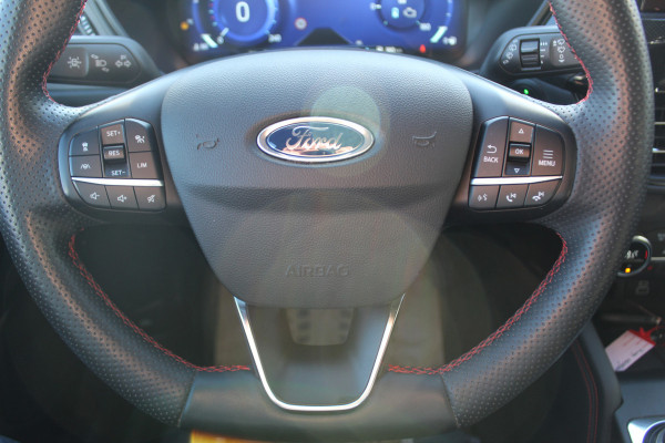 Ford Kuga 2.5-225 PK PHEV ST-Line X. 1500kg Trekgewicht Hybride rijden voor een reële prijs ! Autm. airco, Stoel- en voorraamverw., Side- en lane assist, Adaptieve cruise cntrl, elektr. achterklep, Keyless entry/keyless go, Trekhaak , Navigatie, Telefoonvoorb. etc