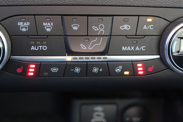 Ford Kuga 2.5-225 PK PHEV ST-Line X. 1500kg Trekgewicht Hybride rijden voor een reële prijs ! Autm. airco, Stoel- en voorraamverw., Side- en lane assist, Adaptieve cruise cntrl, elektr. achterklep, Keyless entry/keyless go, Trekhaak , Navigatie, Telefoonvoorb. etc