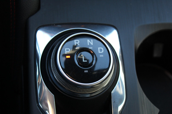 Ford Kuga 2.5-225 PK PHEV ST-Line X. 1500kg Trekgewicht Hybride rijden voor een reële prijs ! Autm. airco, Stoel- en voorraamverw., Side- en lane assist, Adaptieve cruise cntrl, elektr. achterklep, Keyless entry/keyless go, Trekhaak , Navigatie, Telefoonvoorb. etc