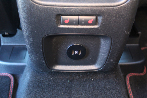 Ford Kuga 2.5-225 PK PHEV ST-Line X. 1500kg Trekgewicht Hybride rijden voor een reële prijs ! Autm. airco, Stoel- en voorraamverw., Side- en lane assist, Adaptieve cruise cntrl, elektr. achterklep, Keyless entry/keyless go, Trekhaak , Navigatie, Telefoonvoorb. etc