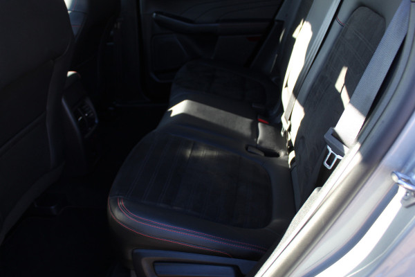 Ford Kuga 2.5-225 PK PHEV ST-Line X. 1500kg Trekgewicht Hybride rijden voor een reële prijs ! Autm. airco, Stoel- en voorraamverw., Side- en lane assist, Adaptieve cruise cntrl, elektr. achterklep, Keyless entry/keyless go, Trekhaak , Navigatie, Telefoonvoorb. etc