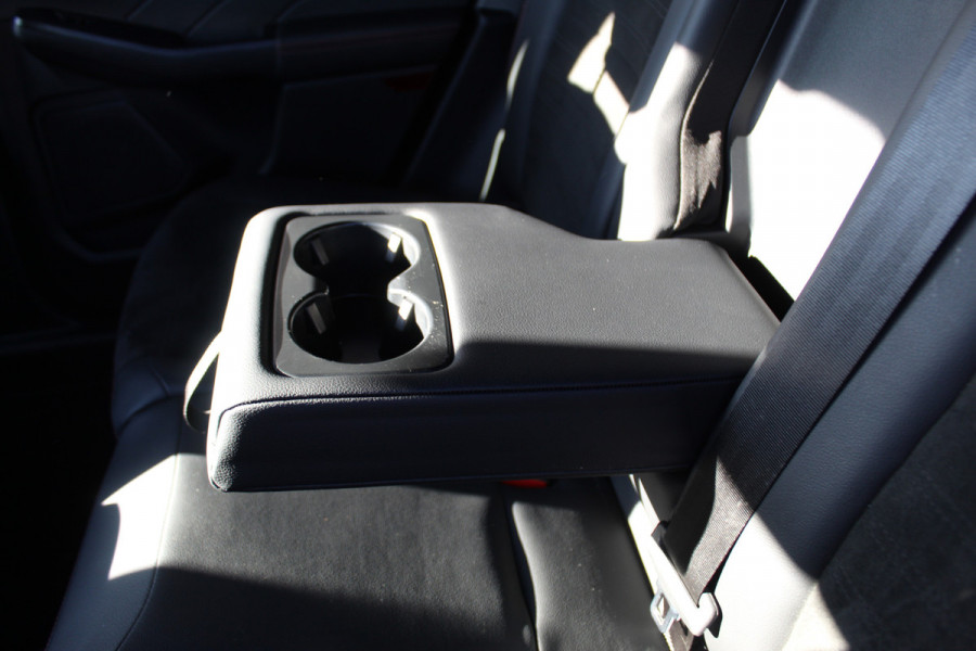 Ford Kuga 2.5-225 PK PHEV ST-Line X. 1500kg Trekgewicht Hybride rijden voor een reële prijs ! Autm. airco, Stoel- en voorraamverw., Side- en lane assist, Adaptieve cruise cntrl, elektr. achterklep, Keyless entry/keyless go, Trekhaak , Navigatie, Telefoonvoorb. etc