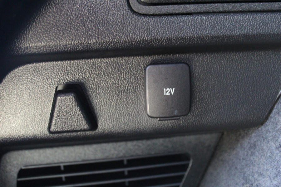 Ford Kuga 2.5-225 PK PHEV ST-Line X. 1500kg Trekgewicht Hybride rijden voor een reële prijs ! Autm. airco, Stoel- en voorraamverw., Side- en lane assist, Adaptieve cruise cntrl, elektr. achterklep, Keyless entry/keyless go, Trekhaak , Navigatie, Telefoonvoorb. etc