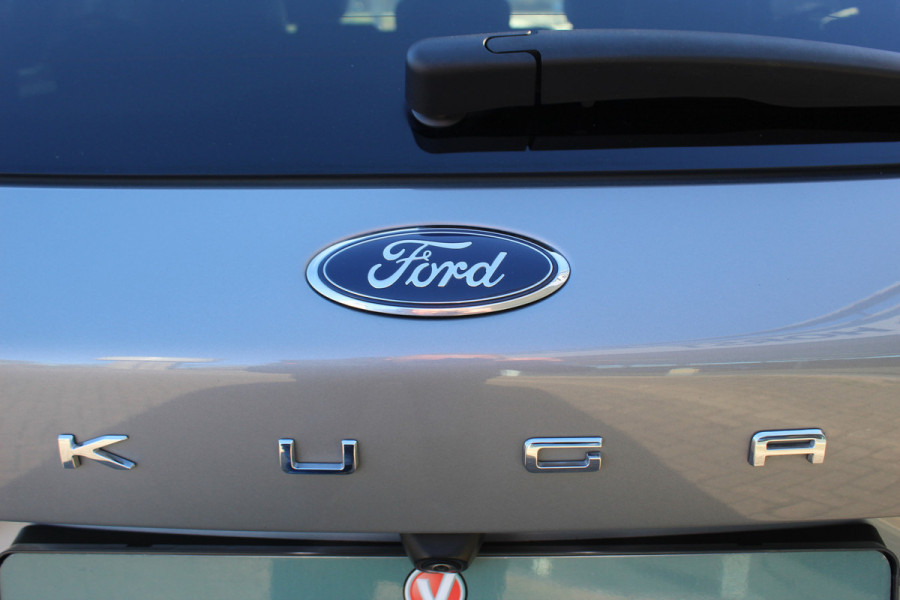 Ford Kuga 2.5-225 PK PHEV ST-Line X. 1500kg Trekgewicht Hybride rijden voor een reële prijs ! Autm. airco, Stoel- en voorraamverw., Side- en lane assist, Adaptieve cruise cntrl, elektr. achterklep, Keyless entry/keyless go, Trekhaak , Navigatie, Telefoonvoorb. etc