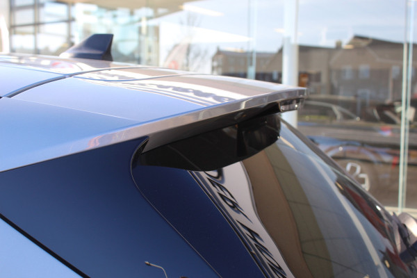 Ford Kuga 2.5-225 PK PHEV ST-Line X. 1500kg Trekgewicht Hybride rijden voor een reële prijs ! Autm. airco, Stoel- en voorraamverw., Side- en lane assist, Adaptieve cruise cntrl, elektr. achterklep, Keyless entry/keyless go, Trekhaak , Navigatie, Telefoonvoorb. etc