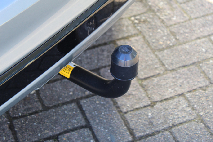 Ford Kuga 2.5-225 PK PHEV ST-Line X. 1500kg Trekgewicht Hybride rijden voor een reële prijs ! Autm. airco, Stoel- en voorraamverw., Side- en lane assist, Adaptieve cruise cntrl, elektr. achterklep, Keyless entry/keyless go, Trekhaak , Navigatie, Telefoonvoorb. etc