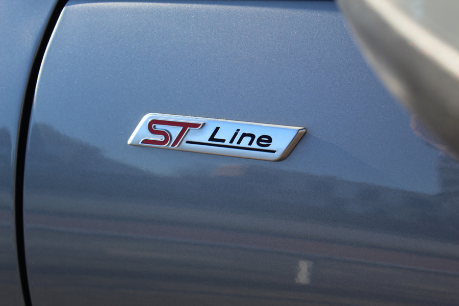 Ford Kuga 2.5-225 PK PHEV ST-Line X. 1500kg Trekgewicht Hybride rijden voor een reële prijs ! Autm. airco, Stoel- en voorraamverw., Side- en lane assist, Adaptieve cruise cntrl, elektr. achterklep, Keyless entry/keyless go, Trekhaak , Navigatie, Telefoonvoorb. etc