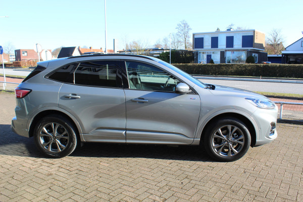 Ford Kuga 2.5-225 PK PHEV ST-Line X. 1500kg Trekgewicht Hybride rijden voor een reële prijs ! Autm. airco, Stoel- en voorraamverw., Side- en lane assist, Adaptieve cruise cntrl, elektr. achterklep, Keyless entry/keyless go, Trekhaak , Navigatie, Telefoonvoorb. etc