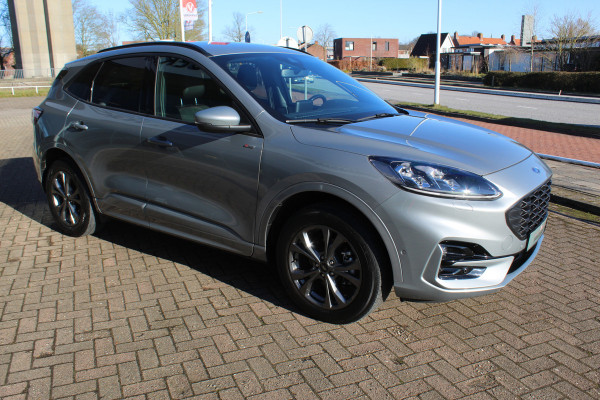 Ford Kuga 2.5-225 PK PHEV ST-Line X. 1500kg Trekgewicht Hybride rijden voor een reële prijs ! Autm. airco, Stoel- en voorraamverw., Side- en lane assist, Adaptieve cruise cntrl, elektr. achterklep, Keyless entry/keyless go, Trekhaak , Navigatie, Telefoonvoorb. etc