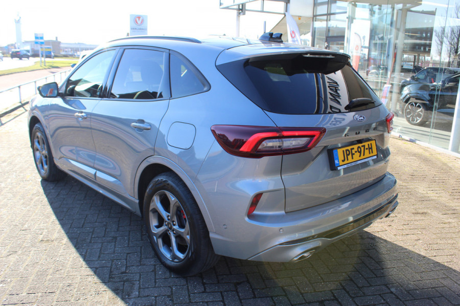 Ford Kuga 2.5-243pk PHEV ST-Line X. Van €. 54.937,- voor €. 43.735,- Trekgewicht van 2.100kg ! Elektr. panodak., elektr. trekhaak, stoel-, stuur- en voorraamverw., 360gr. Camera, HUD, AppleCarplay/Androidauto, Elektr. verstelb. comfortstoelen, LED verl.