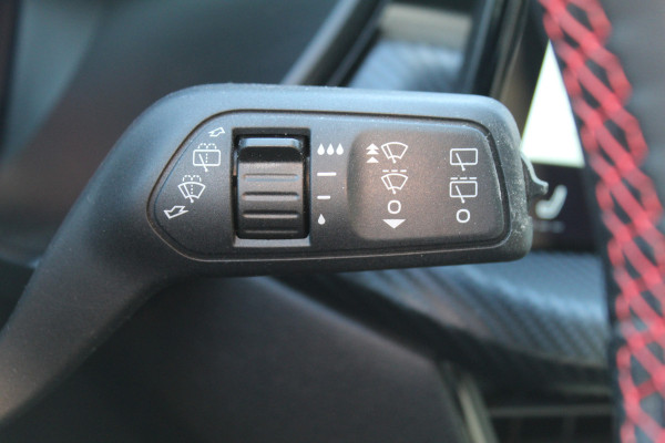 Ford Kuga 2.5-243pk PHEV ST-Line X. Van €. 54.937,- voor €. 43.735,- Trekgewicht van 2.100kg ! Elektr. panodak., elektr. trekhaak, stoel-, stuur- en voorraamverw., 360gr. Camera, HUD, AppleCarplay/Androidauto, Elektr. verstelb. comfortstoelen, LED verl.