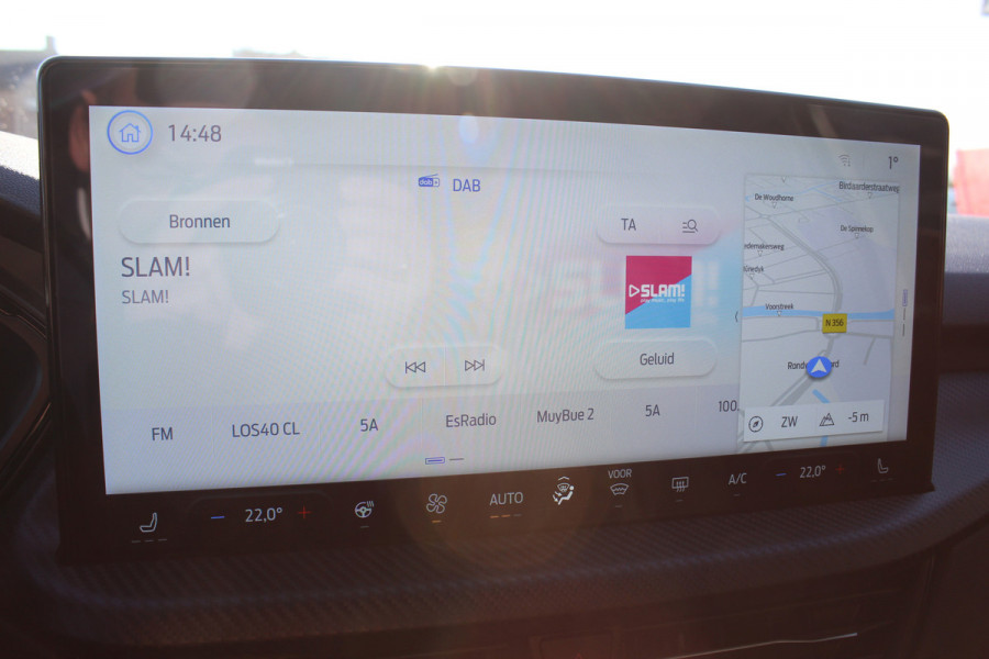 Ford Kuga 2.5-243pk PHEV ST-Line X. Van €. 54.937,- voor €. 43.735,- Trekgewicht van 2.100kg ! Elektr. panodak., elektr. trekhaak, stoel-, stuur- en voorraamverw., 360gr. Camera, HUD, AppleCarplay/Androidauto, Elektr. verstelb. comfortstoelen, LED verl.