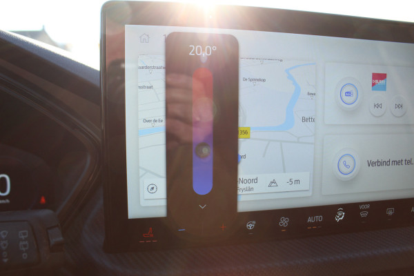 Ford Kuga 2.5-243pk PHEV ST-Line X. Van €. 54.937,- voor €. 43.735,- Trekgewicht van 2.100kg ! Elektr. panodak., elektr. trekhaak, stoel-, stuur- en voorraamverw., 360gr. Camera, HUD, AppleCarplay/Androidauto, Elektr. verstelb. comfortstoelen, LED verl.