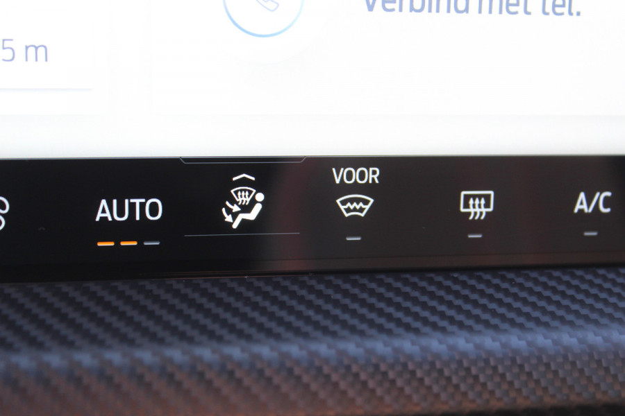 Ford Kuga 2.5-243pk PHEV ST-Line X. Van €. 54.937,- voor €. 43.735,- Trekgewicht van 2.100kg ! Elektr. panodak., elektr. trekhaak, stoel-, stuur- en voorraamverw., 360gr. Camera, HUD, AppleCarplay/Androidauto, Elektr. verstelb. comfortstoelen, LED verl.