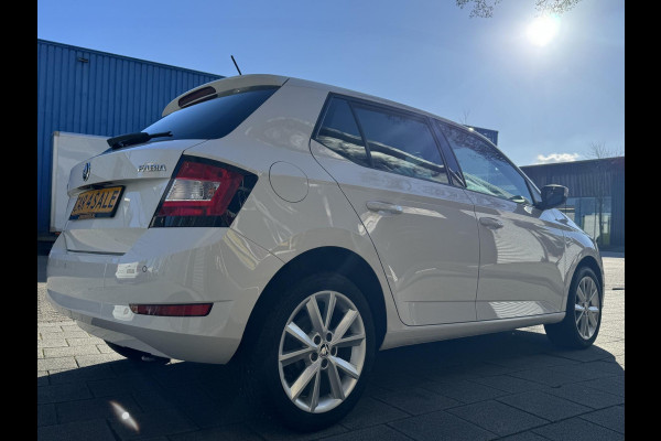 Škoda Fabia 1.0 Clever - Appel CarPlay / Navigatie I Airco I Achteruitrij Camera I LED I PDC I Sport velgen I Dealer onderhouden