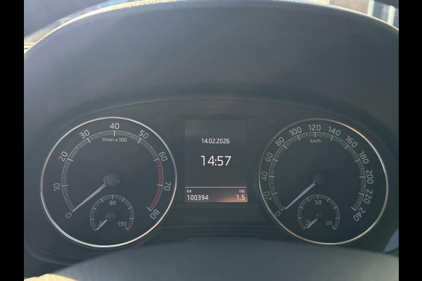 Škoda Fabia 1.0 Clever - Appel CarPlay / Navigatie I Airco I Achteruitrij Camera I LED I PDC I Sport velgen I Dealer onderhouden