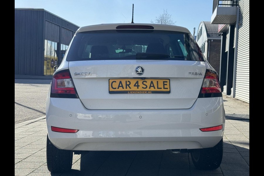 Škoda Fabia 1.0 Clever - Appel CarPlay / Navigatie I Airco I Achteruitrij Camera I LED I PDC I Sport velgen I Dealer onderhouden