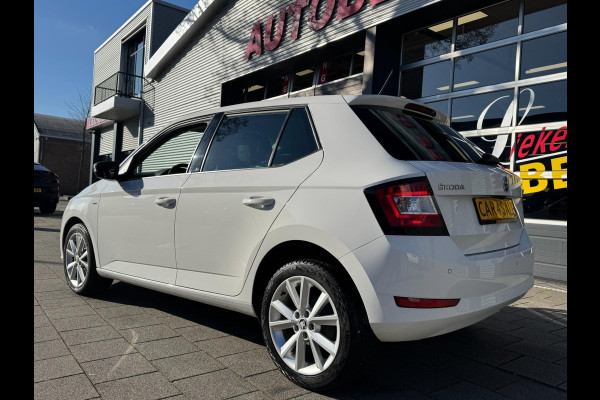 Škoda Fabia 1.0 Clever - Appel CarPlay / Navigatie I Airco I Achteruitrij Camera I LED I PDC I Sport velgen I Dealer onderhouden