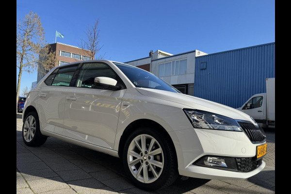 Škoda Fabia 1.0 Clever - Appel CarPlay / Navigatie I Airco I Achteruitrij Camera I LED I PDC I Sport velgen I Dealer onderhouden