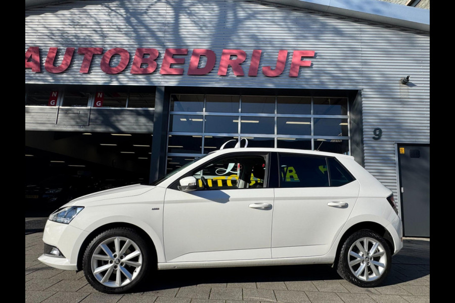 Škoda Fabia 1.0 Clever - Appel CarPlay / Navigatie I Airco I Achteruitrij Camera I LED I PDC I Sport velgen I Dealer onderhouden