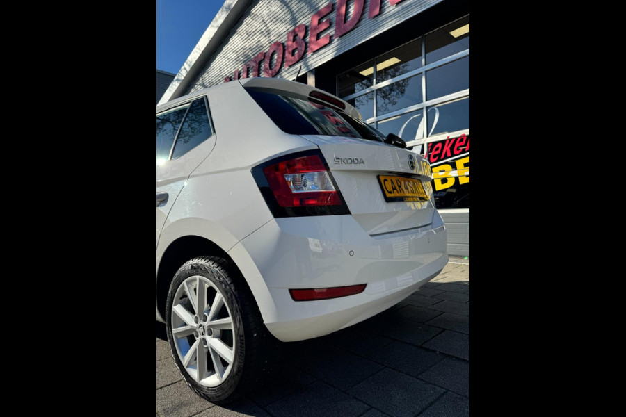 Škoda Fabia 1.0 Clever - Appel CarPlay / Navigatie I Airco I Achteruitrij Camera I LED I PDC I Sport velgen I Dealer onderhouden