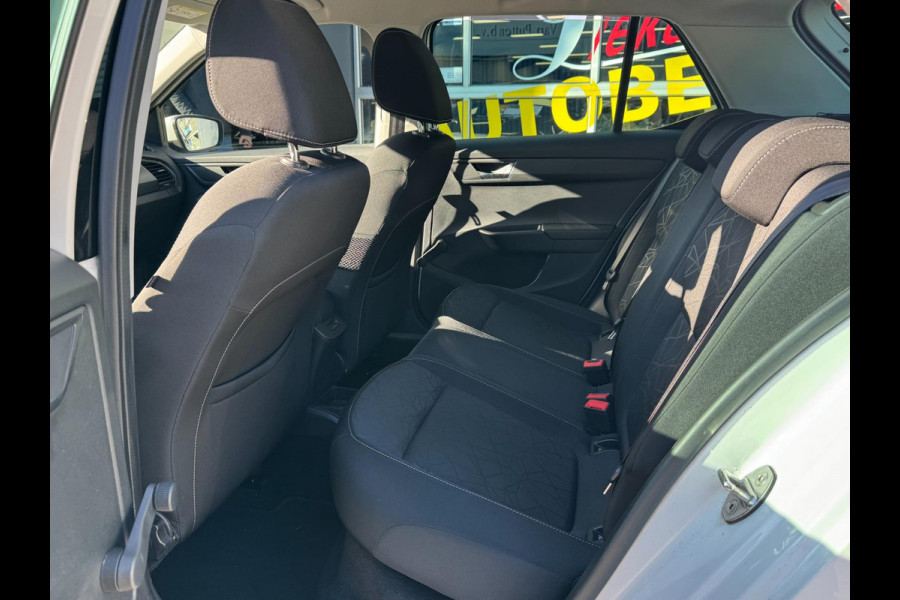 Škoda Fabia 1.0 Clever - Appel CarPlay / Navigatie I Airco I Achteruitrij Camera I LED I PDC I Sport velgen I Dealer onderhouden