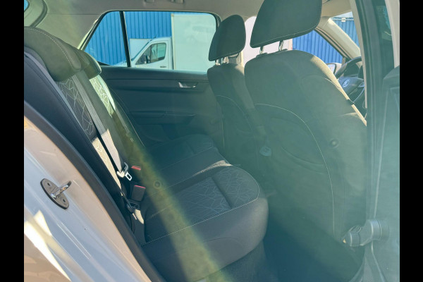 Škoda Fabia 1.0 Clever - Appel CarPlay / Navigatie I Airco I Achteruitrij Camera I LED I PDC I Sport velgen I Dealer onderhouden