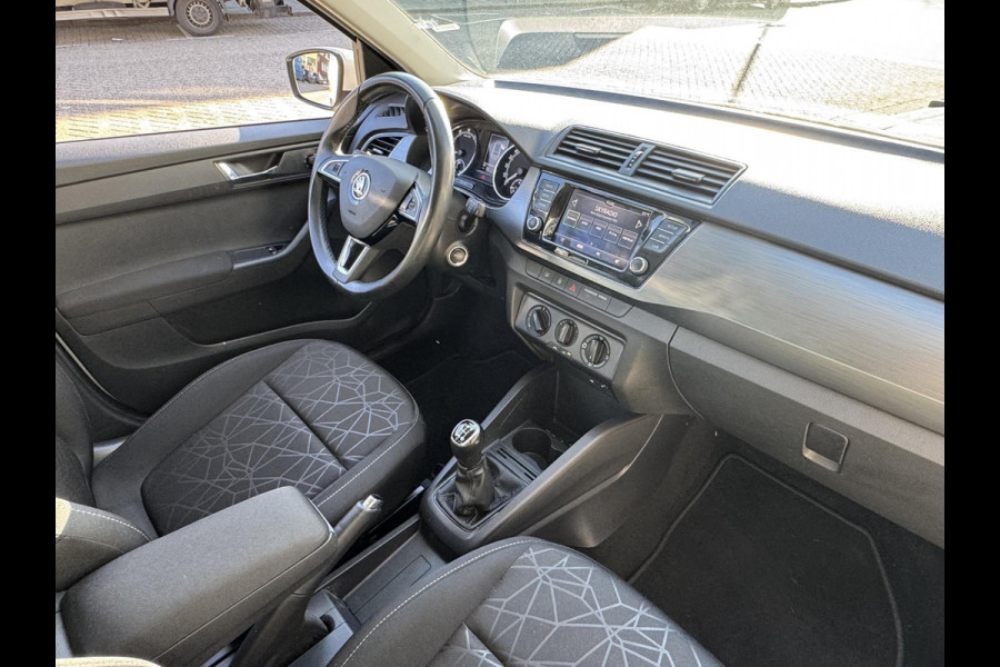 Škoda Fabia 1.0 Clever - Appel CarPlay / Navigatie I Airco I Achteruitrij Camera I LED I PDC I Sport velgen I Dealer onderhouden