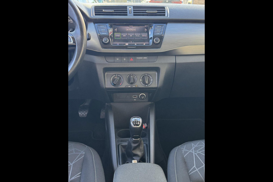 Škoda Fabia 1.0 Clever - Appel CarPlay / Navigatie I Airco I Achteruitrij Camera I LED I PDC I Sport velgen I Dealer onderhouden