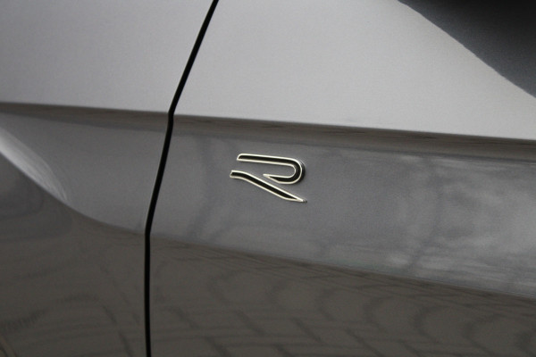 Volkswagen T-Cross 1.5 TSI R-Line | BTW | ACC | CAMERA | CARPLAY | IQ.LIGHT | STOELVERWARMING |