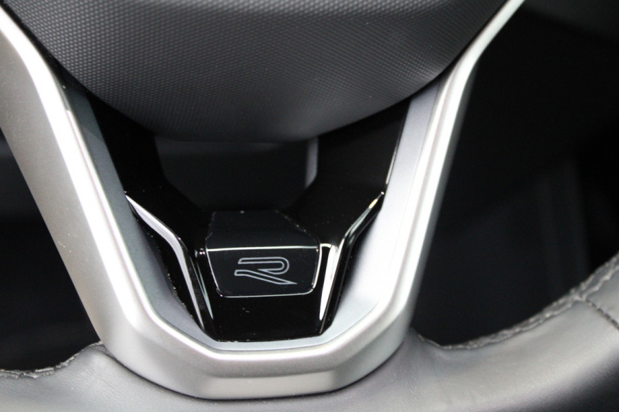 Volkswagen T-Cross 1.5 TSI R-Line | BTW | ACC | CAMERA | CARPLAY | IQ.LIGHT | STOELVERWARMING |