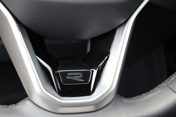 Volkswagen T-Cross 1.5 TSI R-Line | BTW | ACC | CAMERA | CARPLAY | IQ LIGHT |