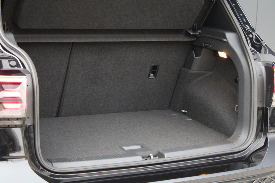 Volkswagen T-Cross 1.5 TSI R-Line | BTW | ACC | CAMERA | CARPLAY | IQ LIGHT |