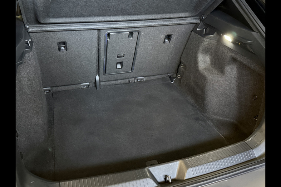 Volkswagen ID.4 First 77 kWh | Apple Carplay | Elek. Trekhaak | Stoelverwarming | Camera