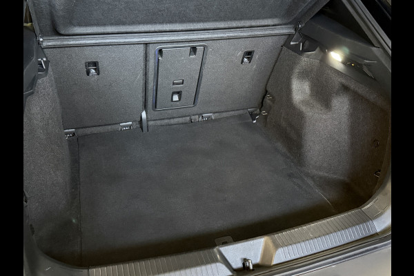 Volkswagen ID.4 First 77 kWh | Apple Carplay | Elek. Trekhaak | Stoelverwarming | Camera