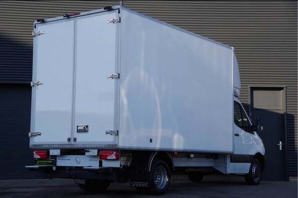 Mercedes-Benz Sprinter 519 3.0 CDI V6 N1 BAKWAGEN DUBBELLUCHT, AUT. LED, 3.5T TREKHAAK, LEDER, GEVEERDE STOEL, ADAPT. CRUISE, TREKHAAK, MBUX 10'', NAVI