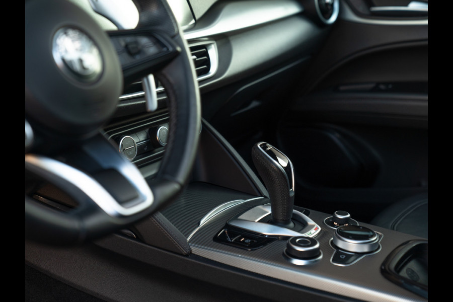 Alfa Romeo Stelvio 2.0 T GME AWD Veloce 280pk | Pano-dak | 21 inch | LED-Matrix koplampen