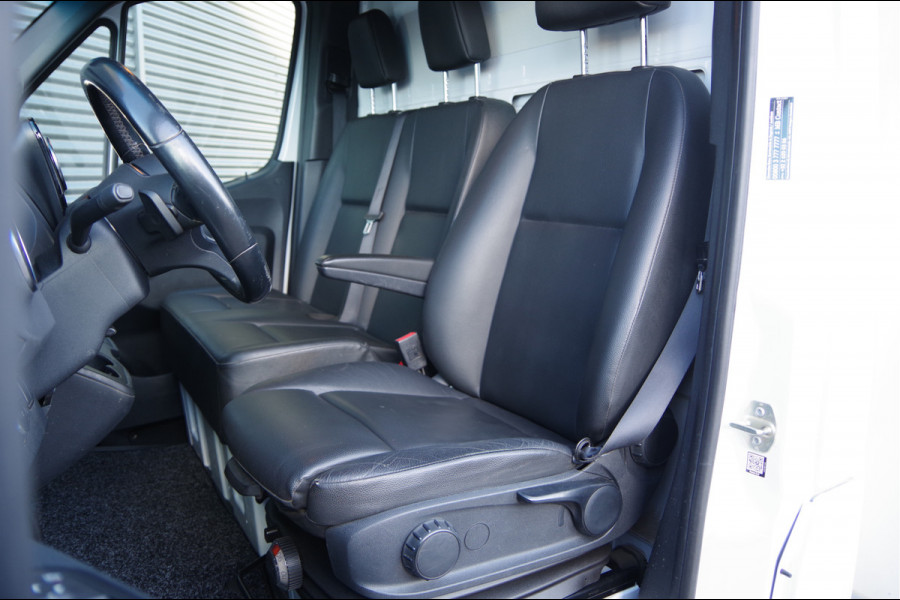 Mercedes-Benz Sprinter 519 3.0 CDI V6 N1 BAKWAGEN DUBBELLUCHT, AUT. LED, 3.5T TREKHAAK, LEDER, GEVEERDE STOEL, ADAPT. CRUISE, TREKHAAK, MBUX 10'', NAVI