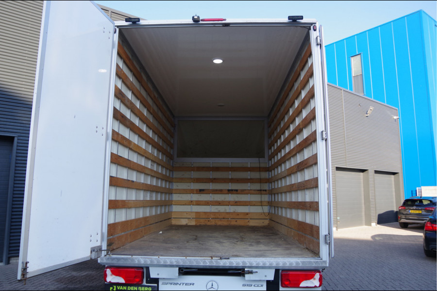 Mercedes-Benz Sprinter 519 3.0 CDI V6 N1 BAKWAGEN DUBBELLUCHT, AUT. LED, 3.5T TREKHAAK, LEDER, GEVEERDE STOEL, ADAPT. CRUISE, TREKHAAK, MBUX 10'', NAVI