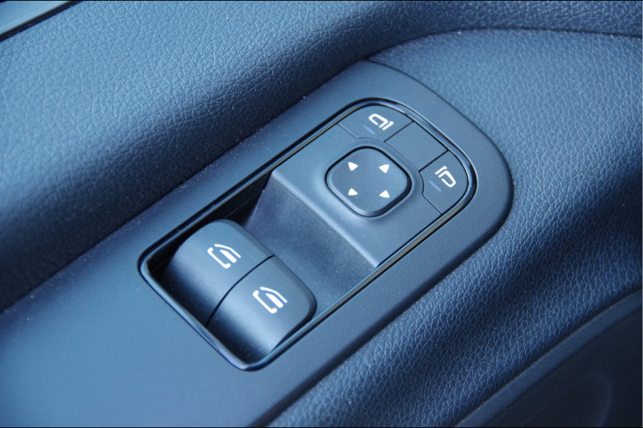 Mercedes-Benz Sprinter 519 3.0 CDI V6 N1 BAKWAGEN DUBBELLUCHT, AUT. LED, 3.5T TREKHAAK, LEDER, GEVEERDE STOEL, ADAPT. CRUISE, TREKHAAK, MBUX 10'', NAVI