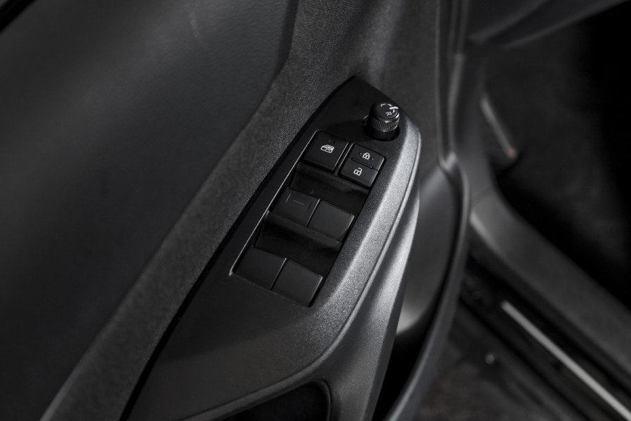 Toyota Yaris Cross 1.5 Hybrid 115 Dynamic | Dig.Cockpit | Adapt.Cruise | Stoel-+stuurverwarming | Camera | PDC | NAV+App.Connect | Auto.Airco | LM 17" | 1082