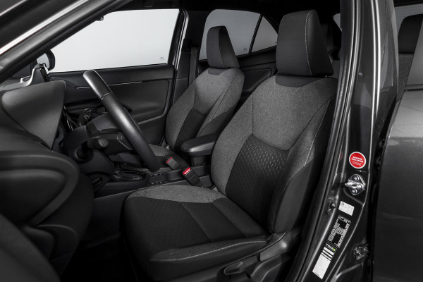 Toyota Yaris Cross 1.5 Hybrid 115 Dynamic | Dig.Cockpit | Adapt.Cruise | Stoel-+stuurverwarming | Camera | PDC | NAV+App.Connect | Auto.Airco | LM 17" |