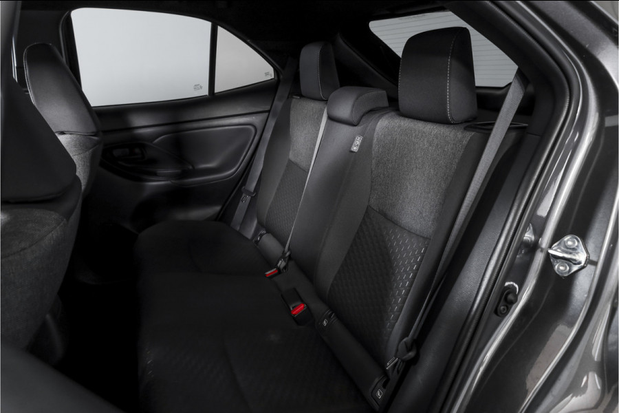 Toyota Yaris Cross 1.5 Hybrid 115 Dynamic | Dig.Cockpit | Adapt.Cruise | Stoel-+stuurverwarming | Camera | PDC | NAV+App.Connect | Auto.Airco | LM 17" |