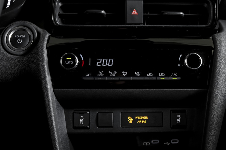 Toyota Yaris Cross 1.5 Hybrid 115 Dynamic | Dig.Cockpit | Adapt.Cruise | Stoel-+stuurverwarming | Camera | PDC | NAV+App.Connect | Auto.Airco | LM 17" |