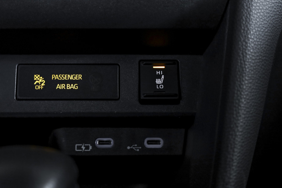 Toyota Yaris Cross 1.5 Hybrid 115 Dynamic | Dig.Cockpit | Adapt.Cruise | Stoel-+stuurverwarming | Camera | PDC | NAV+App.Connect | Auto.Airco | LM 17" |