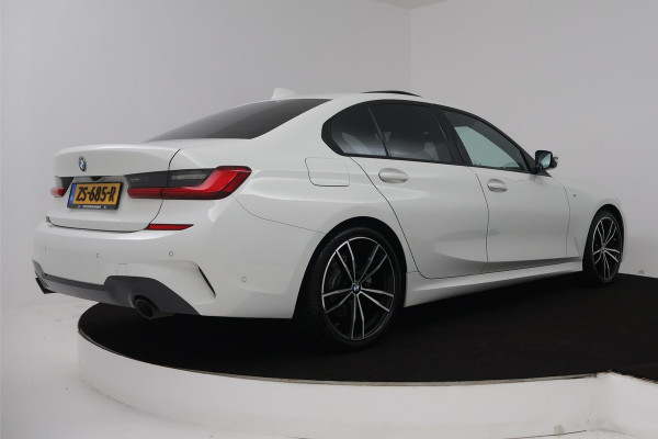 BMW 3-serie 320i High Executive Edition (PANORAMADAK, CAMERA, SFEERVERLICHTING, STOELVERWARMING, DIGITALE COCKPIT)