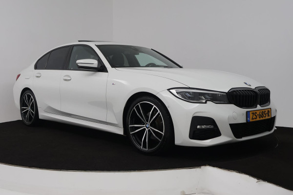 BMW 3-serie 320i High Executive Edition (PANORAMADAK, CAMERA, SFEERVERLICHTING, STOELVERWARMING, DIGITALE COCKPIT)