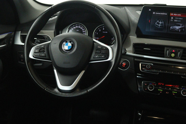 BMW X1 SDrive20i Business Edition Plus (TREKHAAK, STOELVERWARMING, CAMERA, SFEERVERLICHTING, DIGITALE COCKPIT)