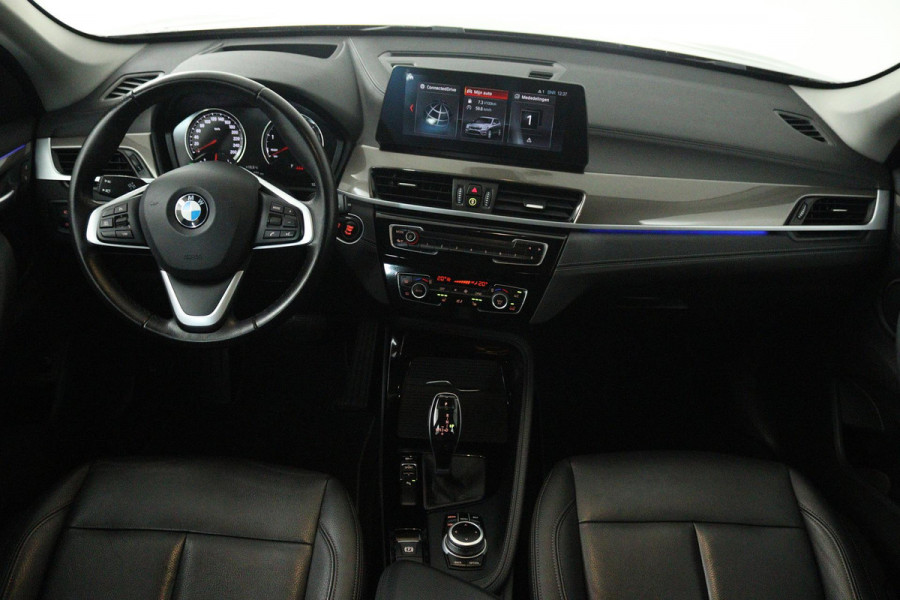 BMW X1 SDrive20i Business Edition Plus (TREKHAAK, STOELVERWARMING, CAMERA, SFEERVERLICHTING, DIGITALE COCKPIT)