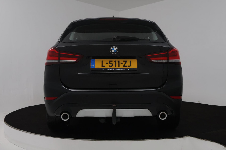 BMW X1 SDrive20i Business Edition Plus (TREKHAAK, STOELVERWARMING, CAMERA, SFEERVERLICHTING, DIGITALE COCKPIT)